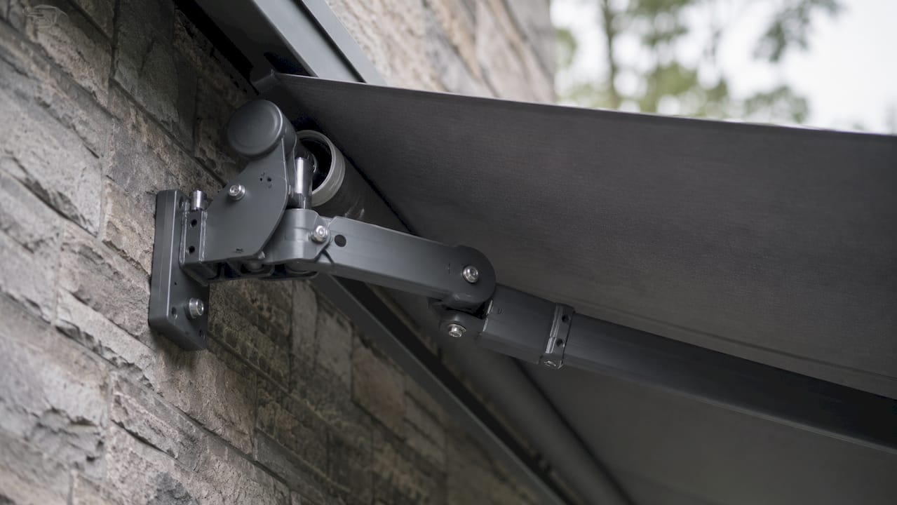 Knikarmscherm kiezen &ndash; close-up van het scharniermechanisme met glijlagers