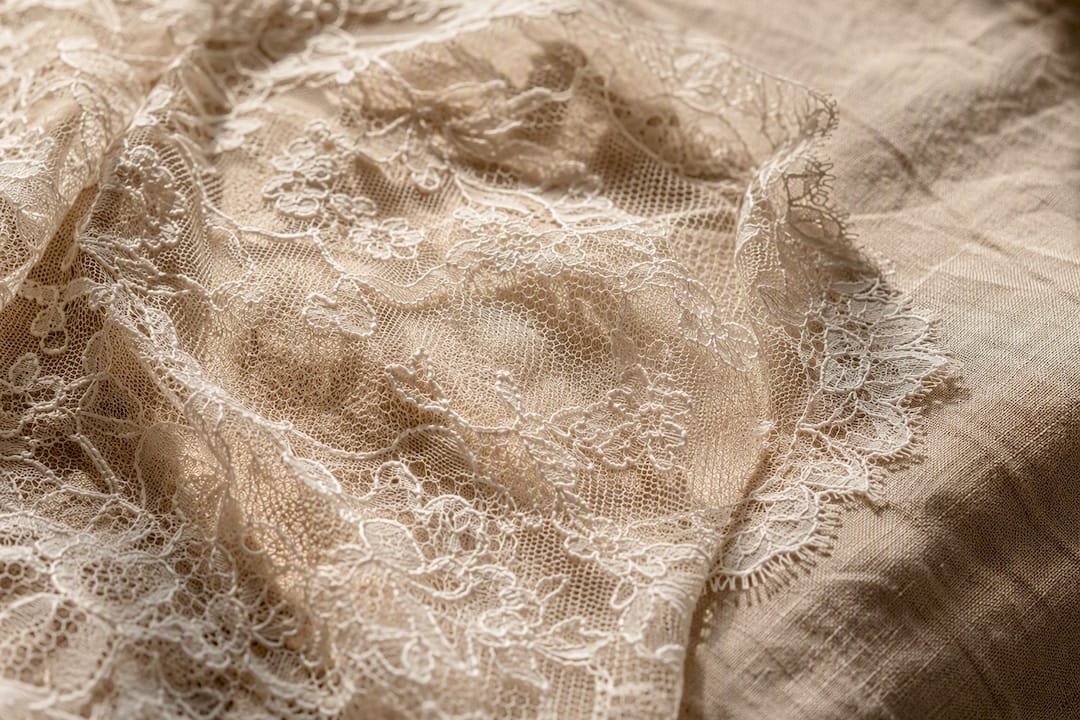 Texture détaillée de tissu en dentelle pour lingerie