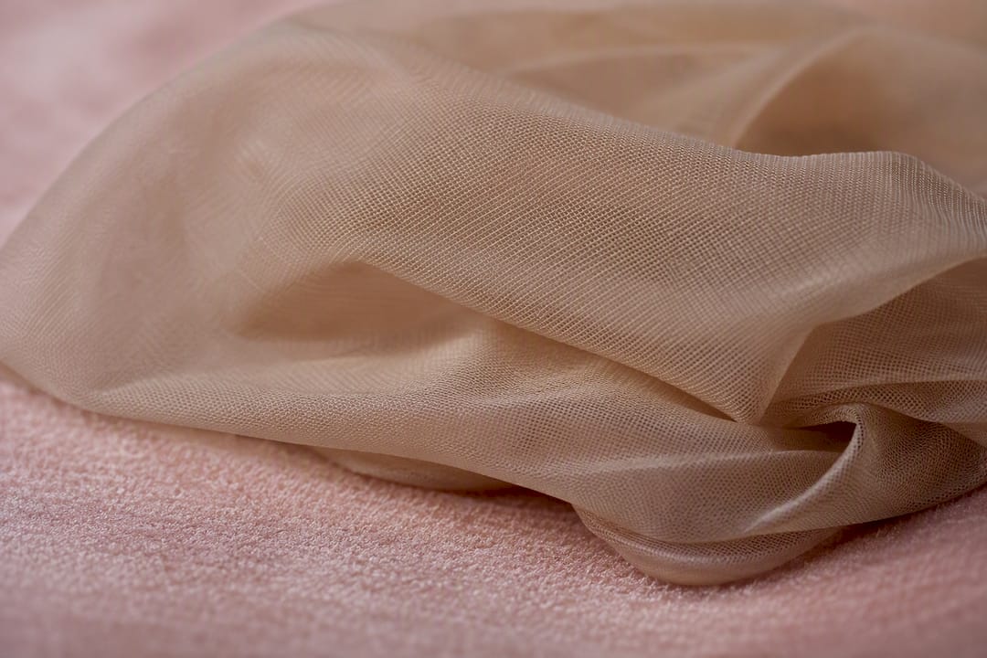 Gros plan sur la texture des fibres du tissu des collants