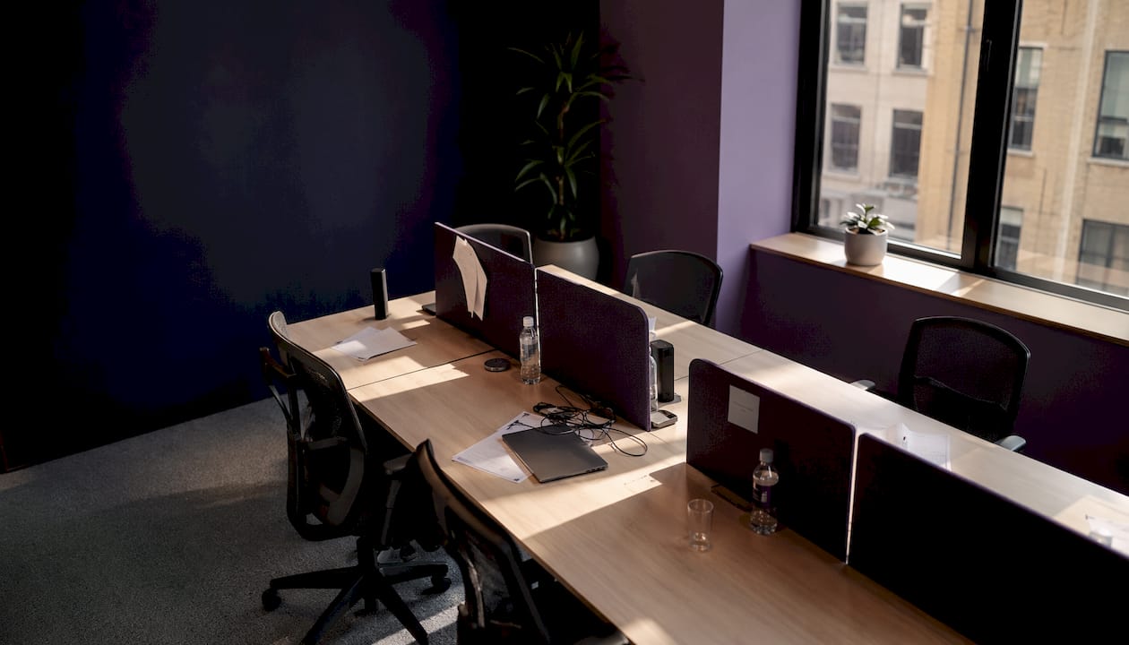 Ett privat kontorsrum i coworkingmiljö