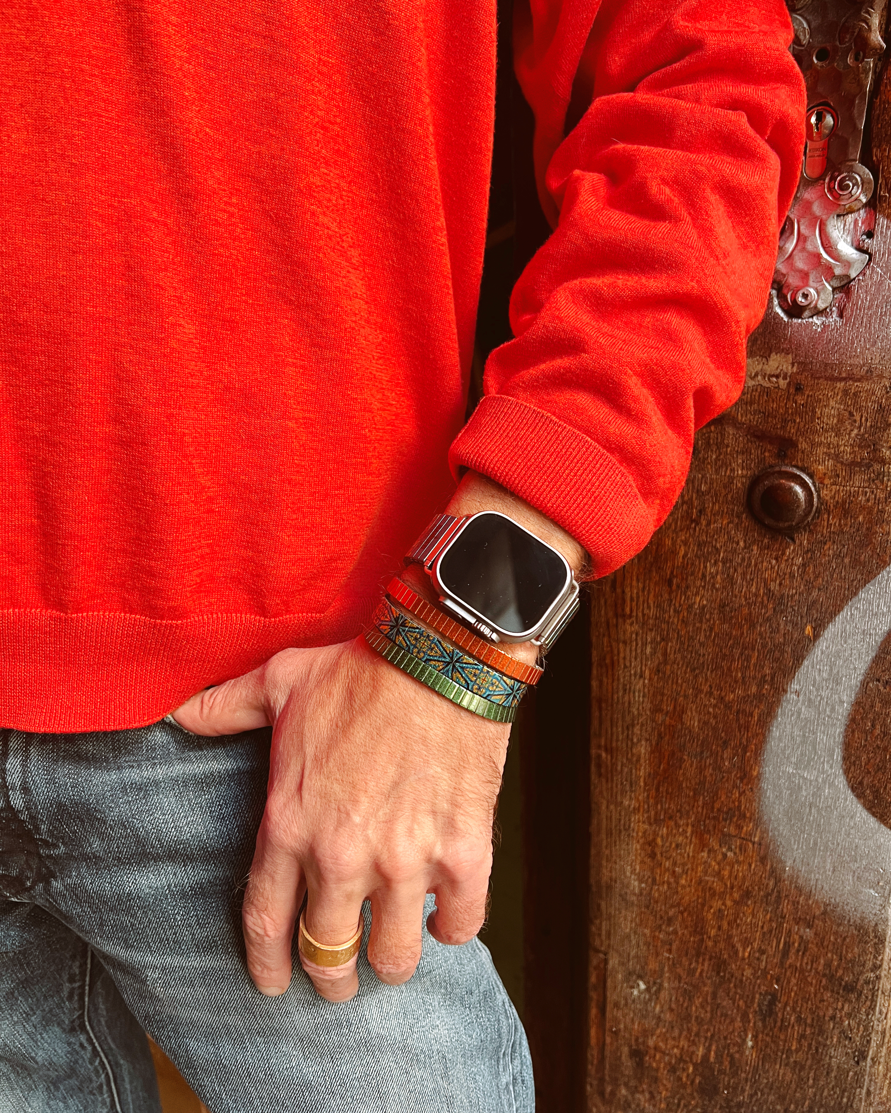 Infographic comparing vintage and modern bracelet styles