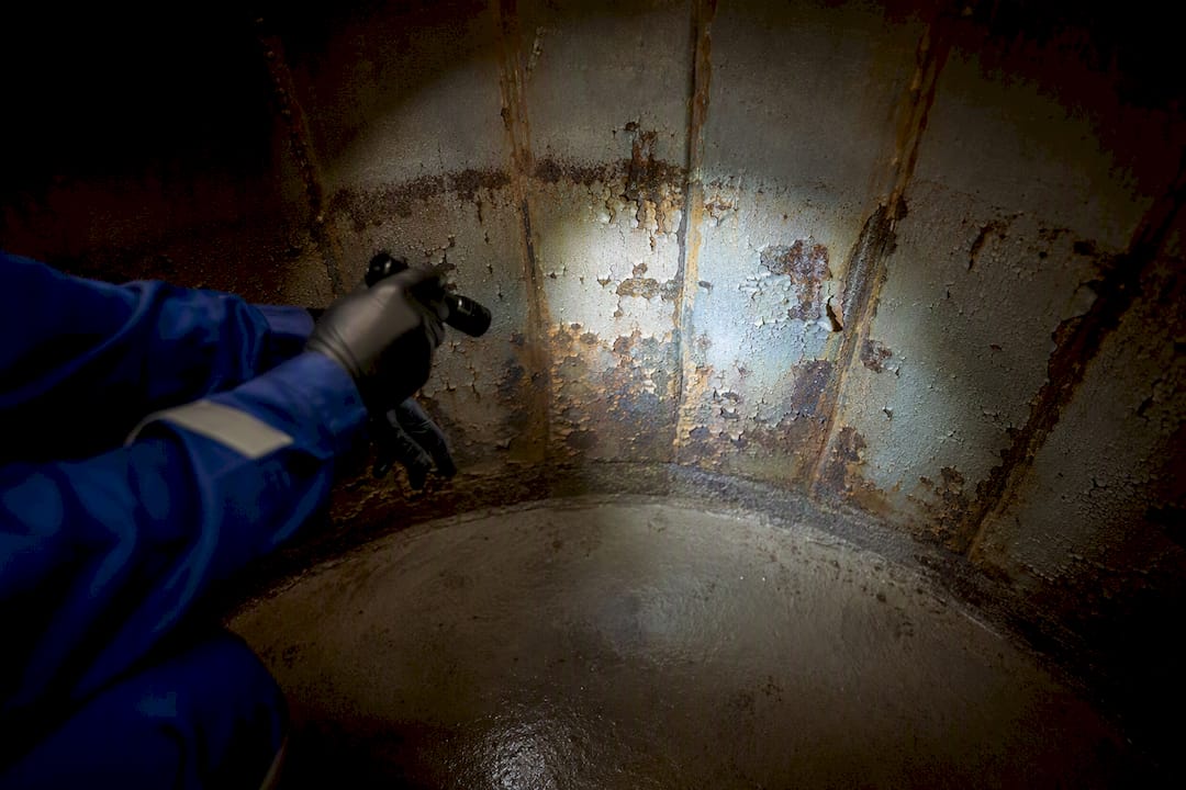 Inspection of corrosion inside water tank