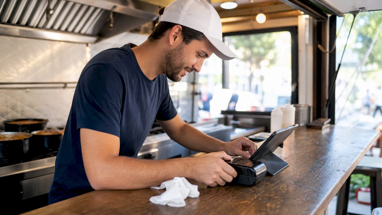 Hospitality worker pairing portable receipt printer
