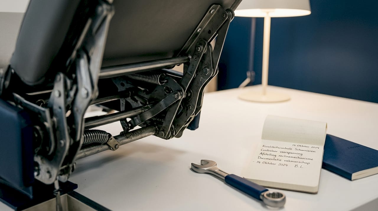 Een kijkje van dichtbij op het verstelsysteem van een relaxfauteuil