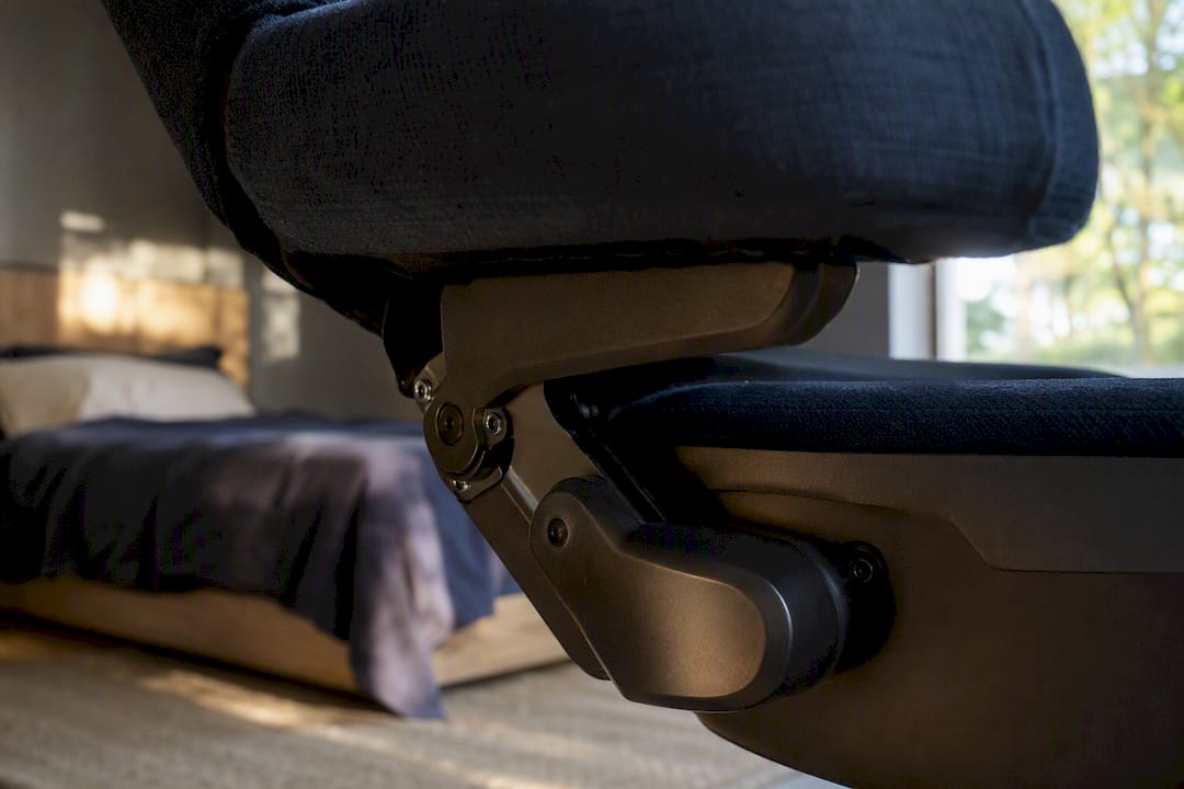 Detail van het mechanisme van een sta-op stoel