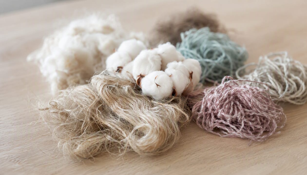 Zoom sur des fibres textiles issues de matières biologiques et recyclées