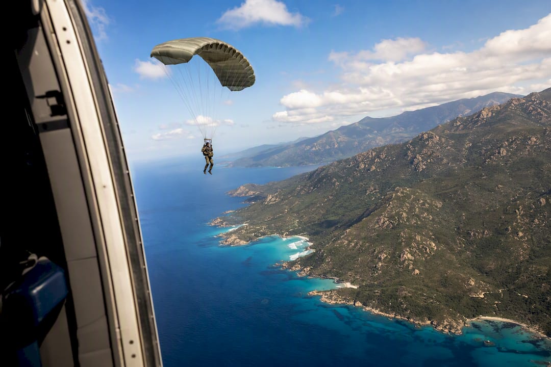 Saut en parachute à Propriano : réserver au Valinco en 2026