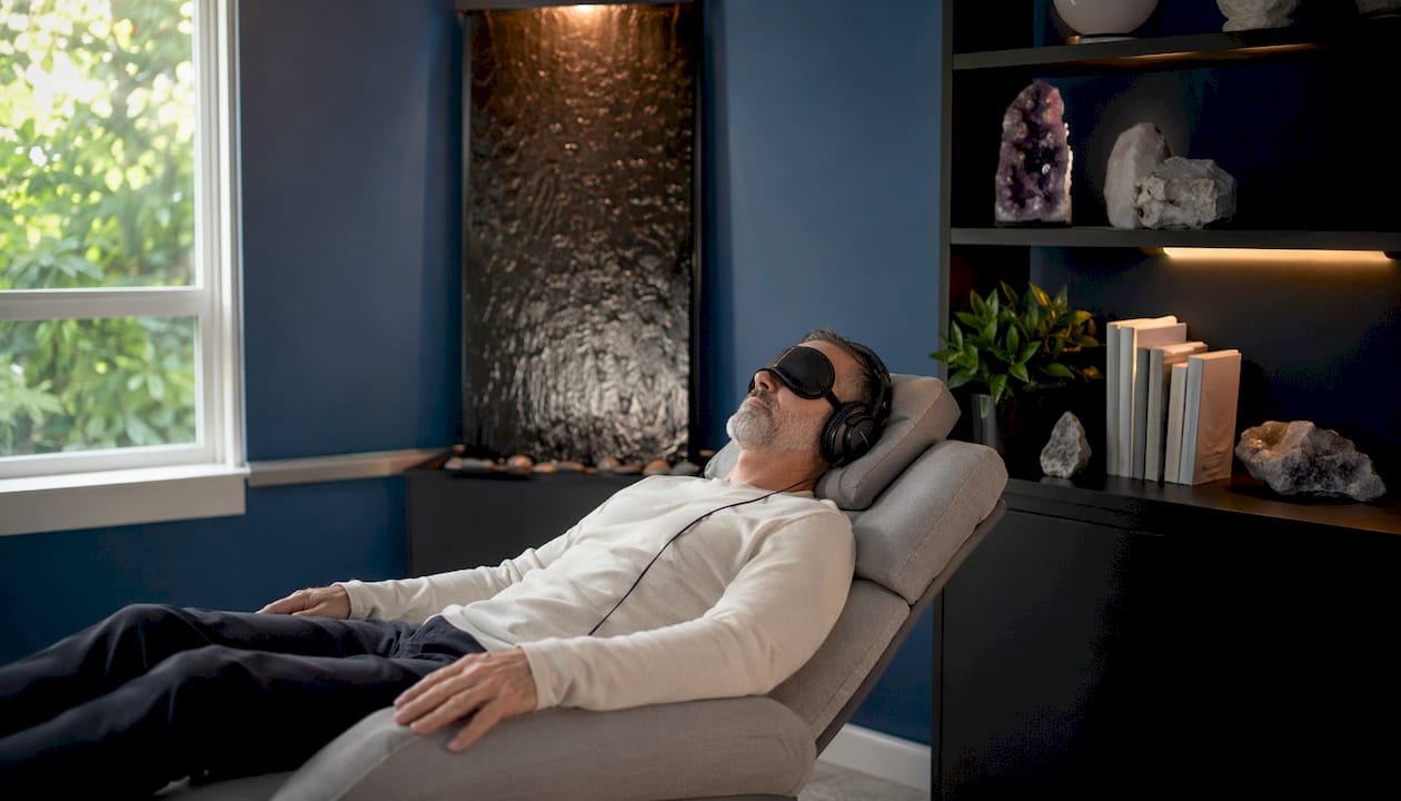 Man experiencing RTT hypnotherapy session