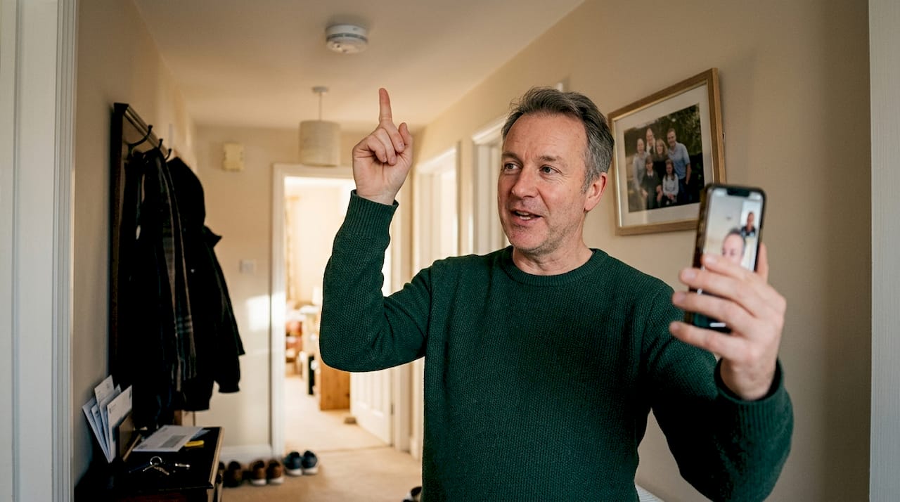 Man uses video to show smoke detector