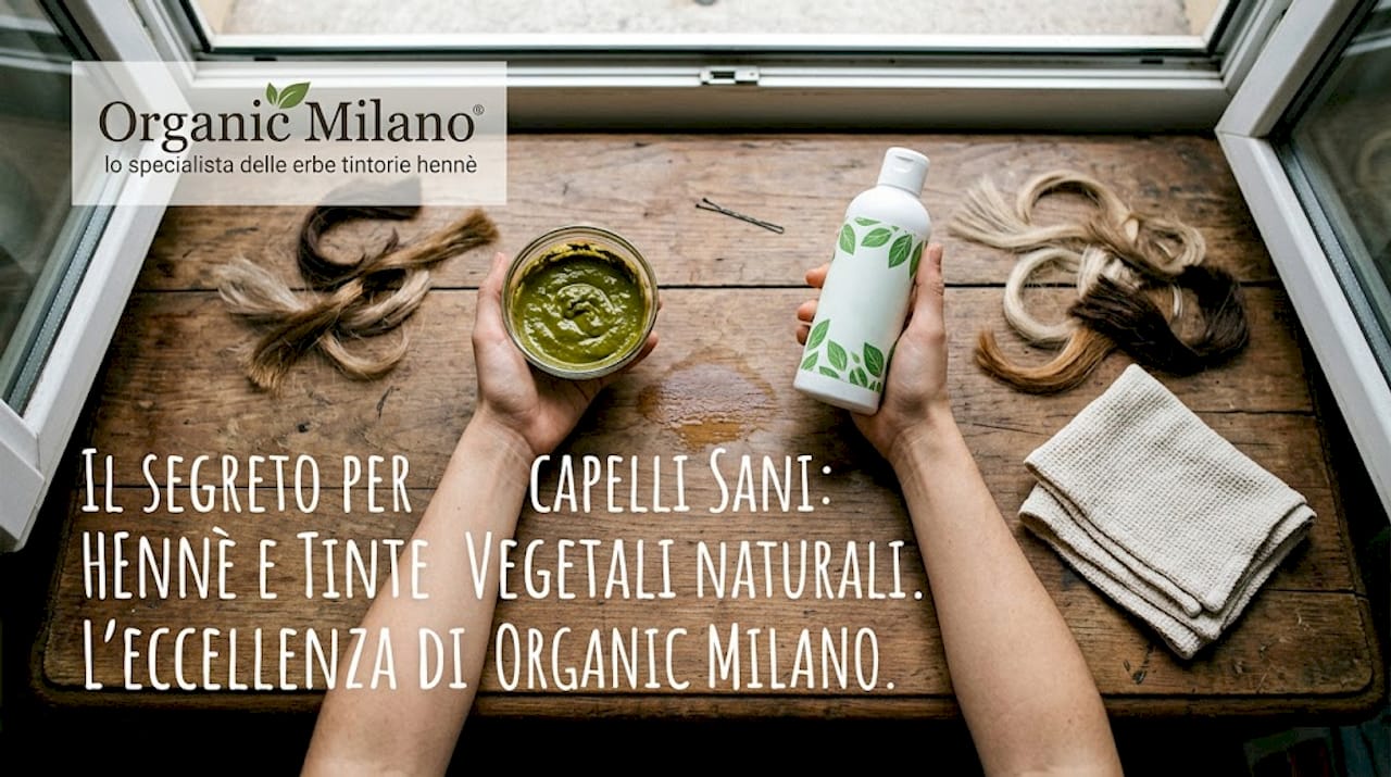 Due mani a confronto: una tiene la pasta di henné, l’altra un prodotto chimico per capelli. Un’occhiata ravvicinata per notare le differenze tra una soluzione naturale e una industriale.
