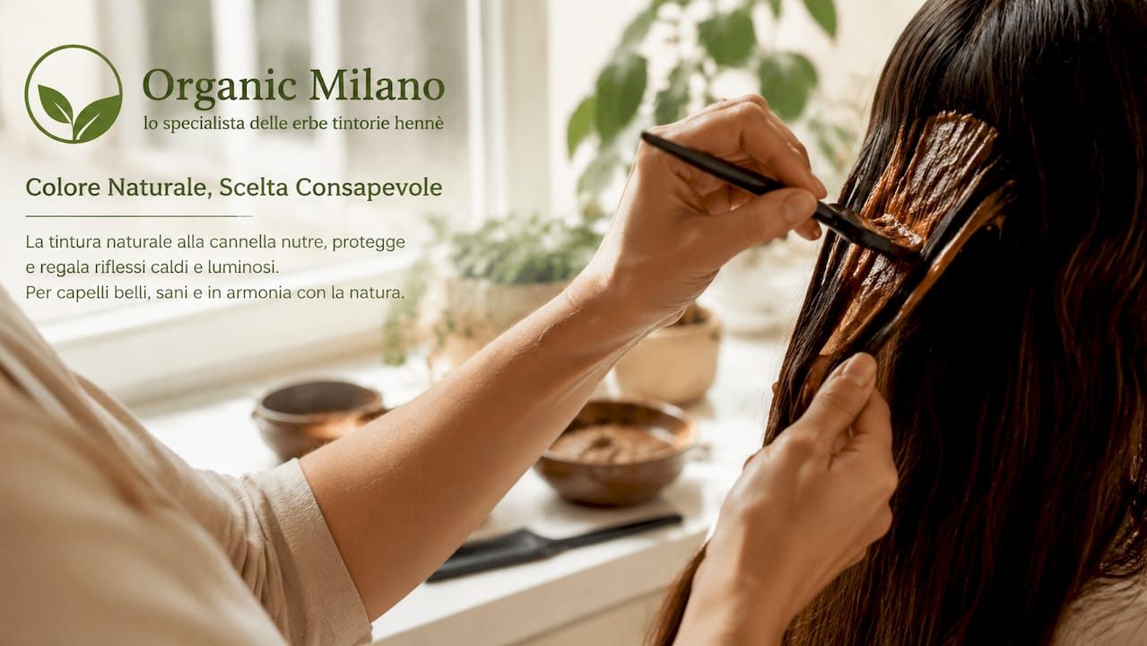 Mani che stendono una tinta color cannella su capelli castani