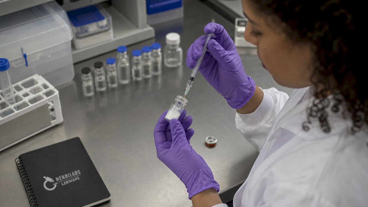 Méthode de préparation du peptide à l’aide d’un solvant injectable