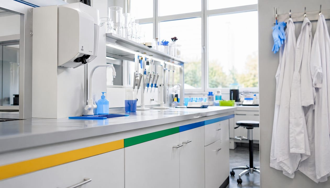 Zeitgemäße Laborausstattung für optimalen Schutz vor Verunreinigungen
