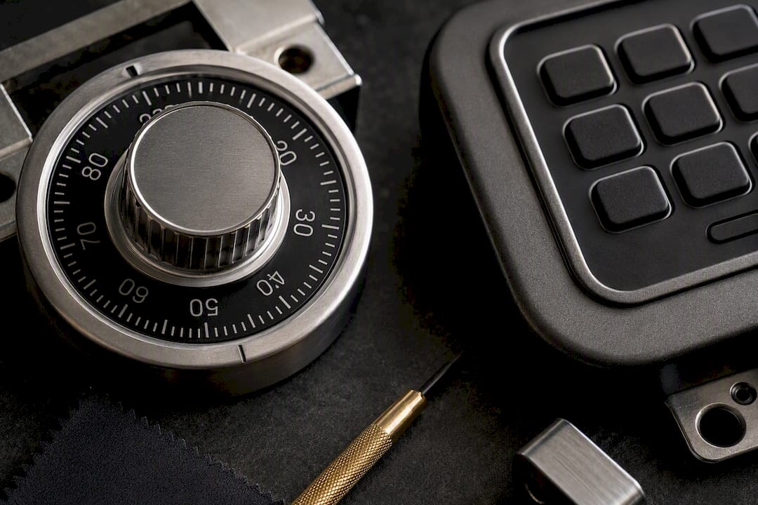Mechanical dial and electronic keypad lock components