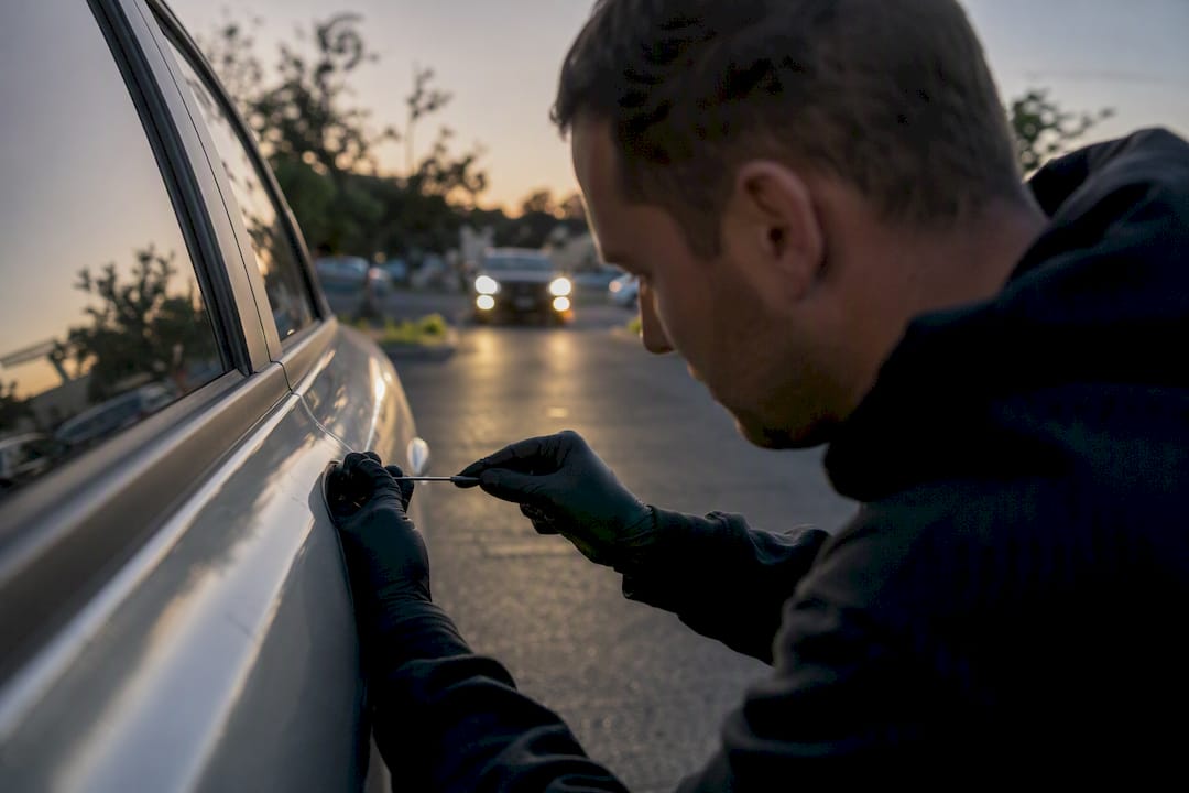 Emergency car entry workflow: safe steps to get back in