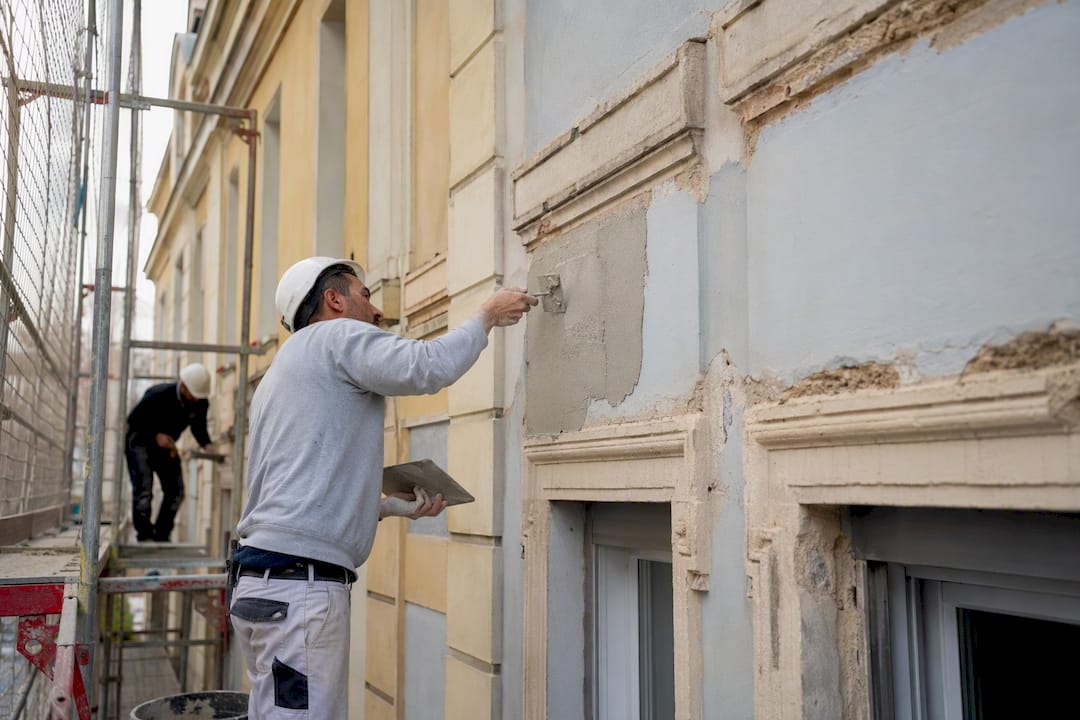 Rénovation de la façade d'un bâtiment commercial
