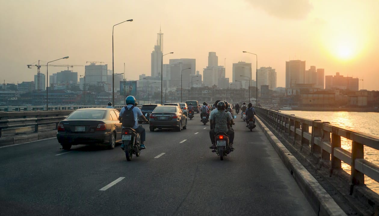 Lagos Traffic Update: Live Sources and Route Guide 2 Light early morning traffic on Lagos bridge