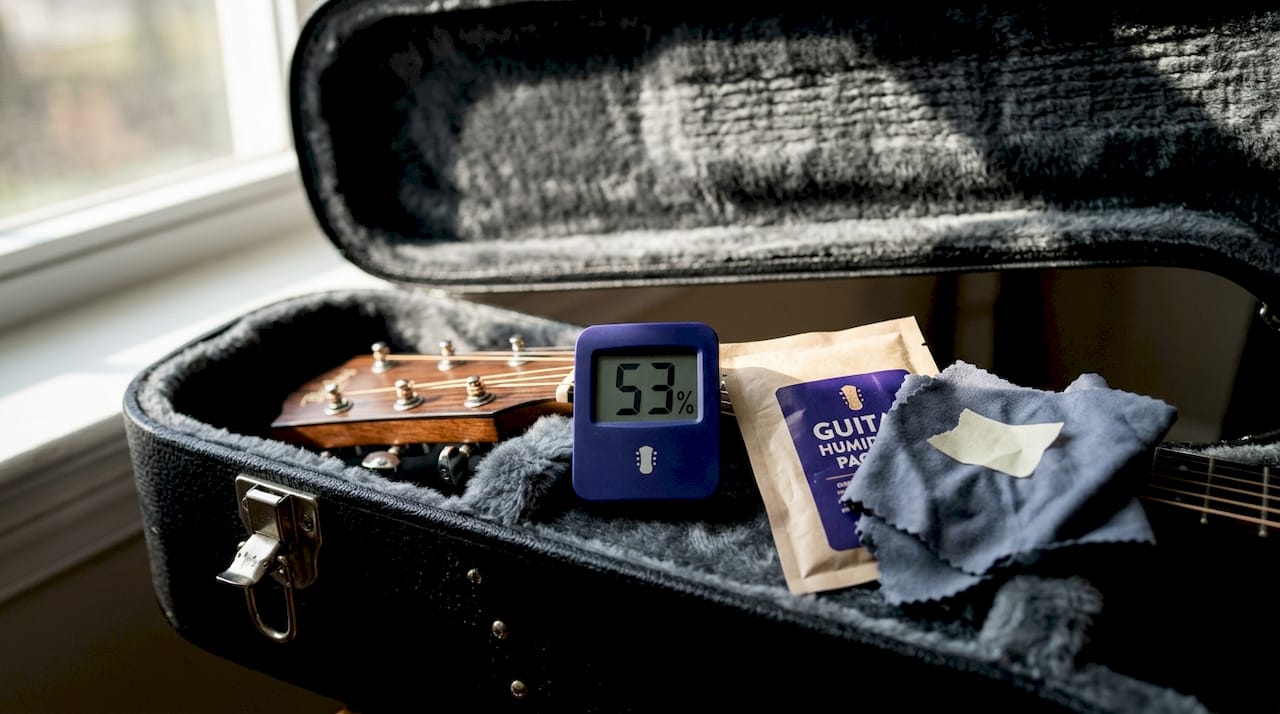 Humidity monitoring tools in guitar case