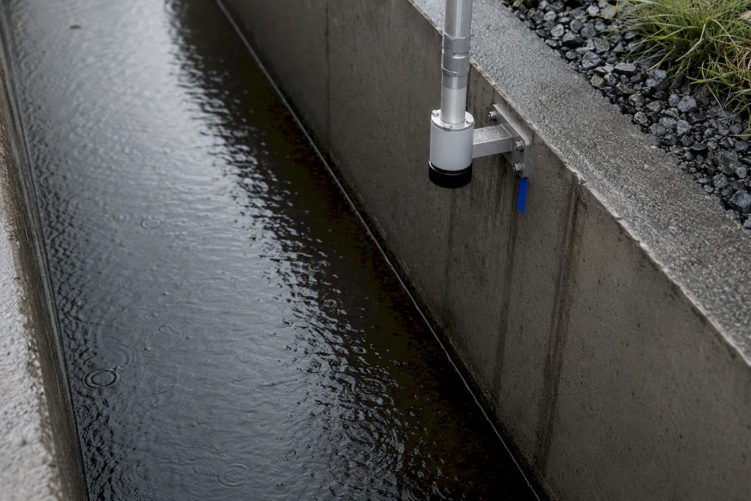 Water level sensing in drainage channel