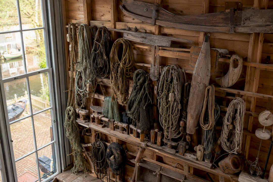 Maritieme voorwerpen in het museum van Ameland