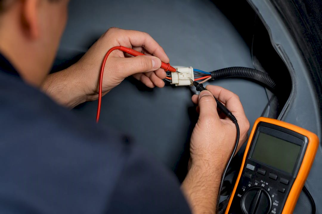 Testing voltage at a light harness connector
