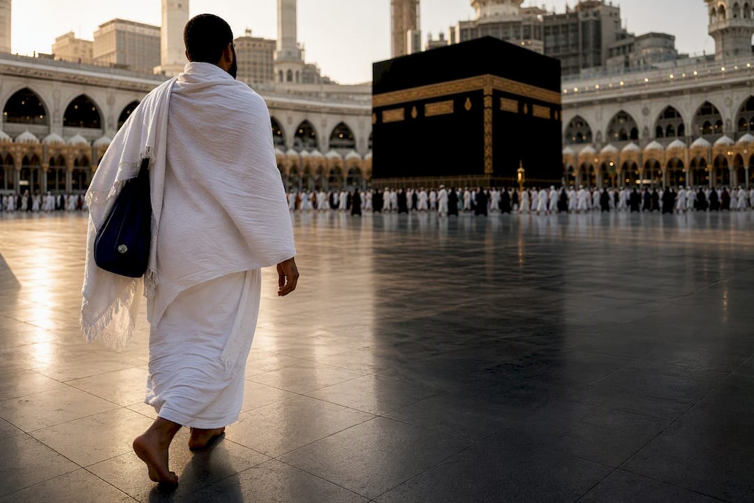 Pilgrim approaching Kaaba in Makkah