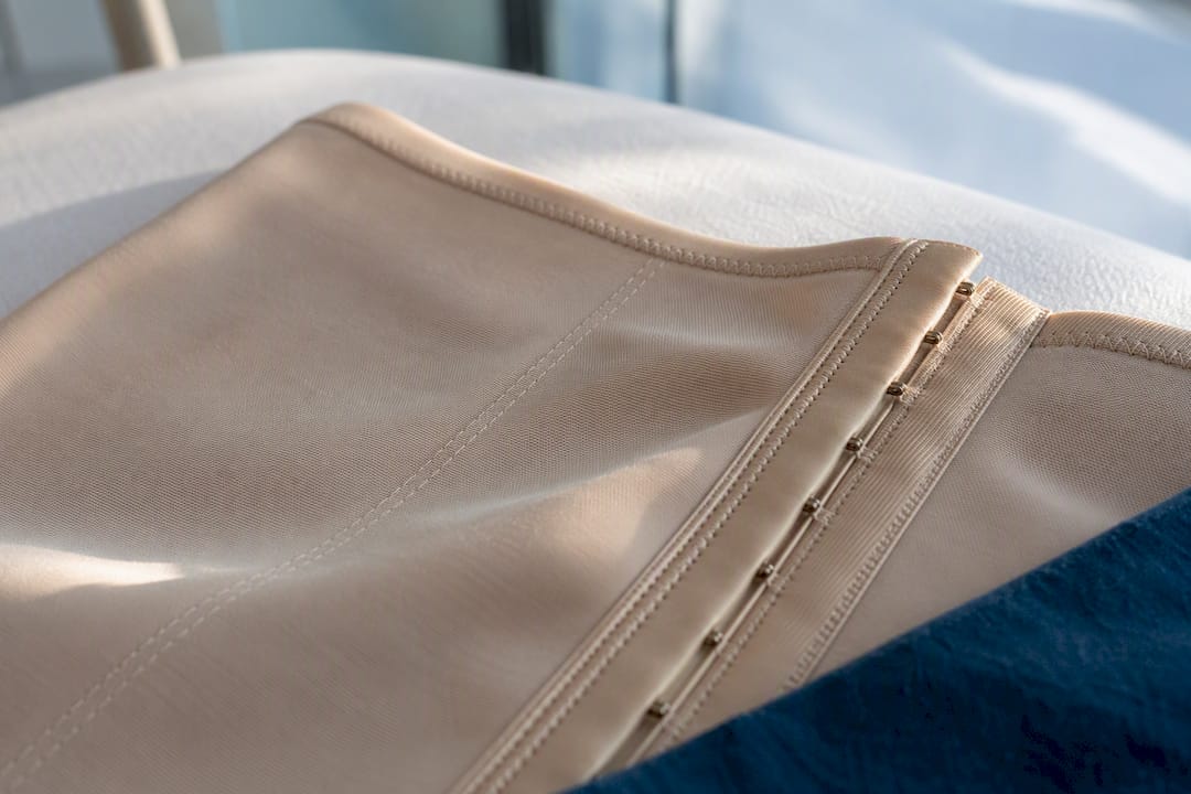 Detaljbild av elastiskt kompressionsmaterial
