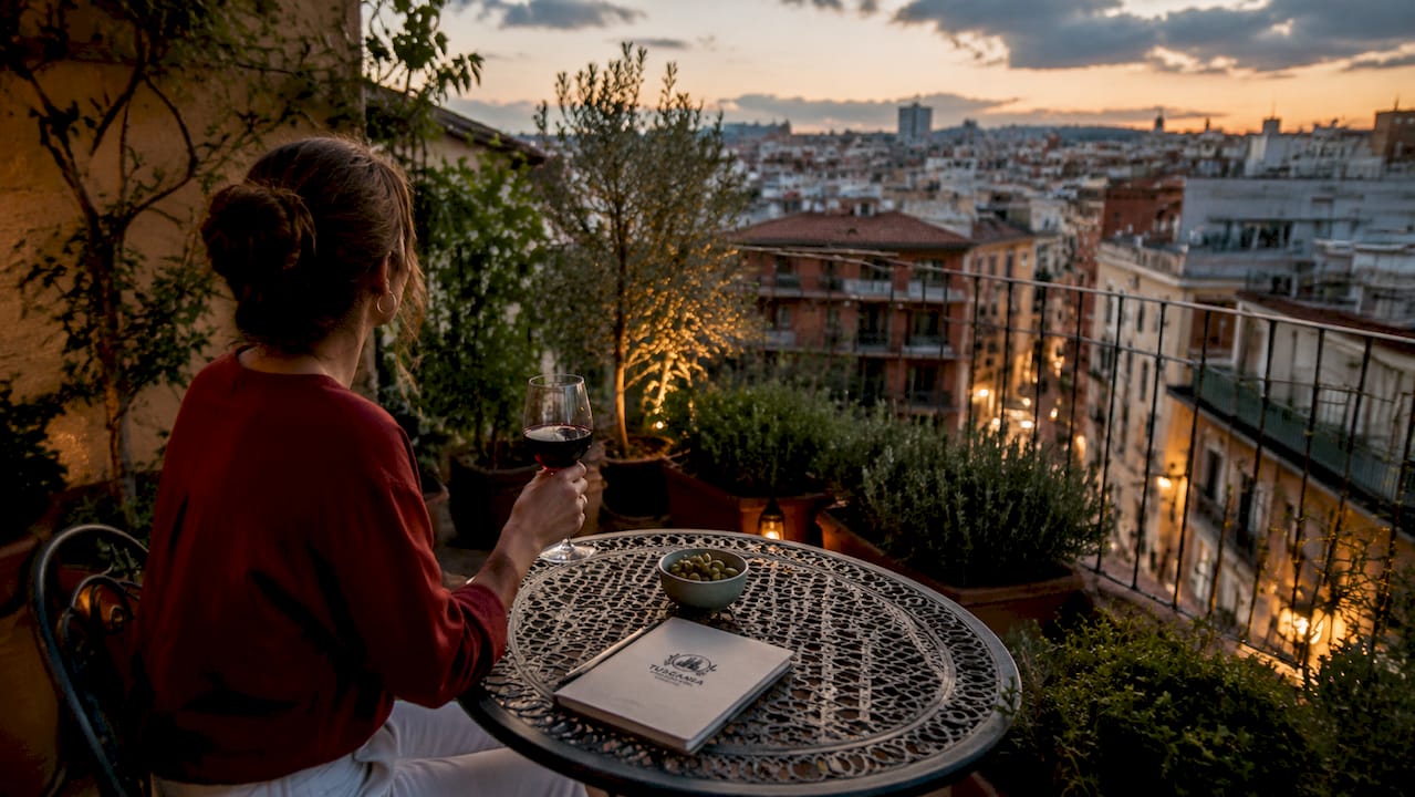 Terraza con encanto en pleno Eixample, ideal para disfrutar de las vistas junto a nuestros clientes.