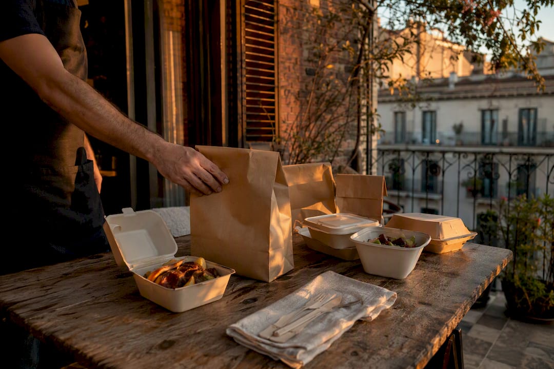 Pedido a domicilio de platos típicos catalanes en bolsas