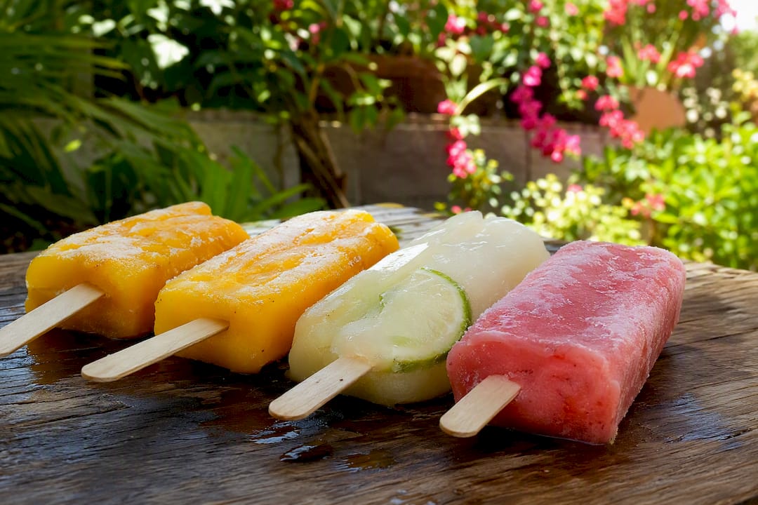 Paletas veganas tradicionales mexicanas sobre hielo