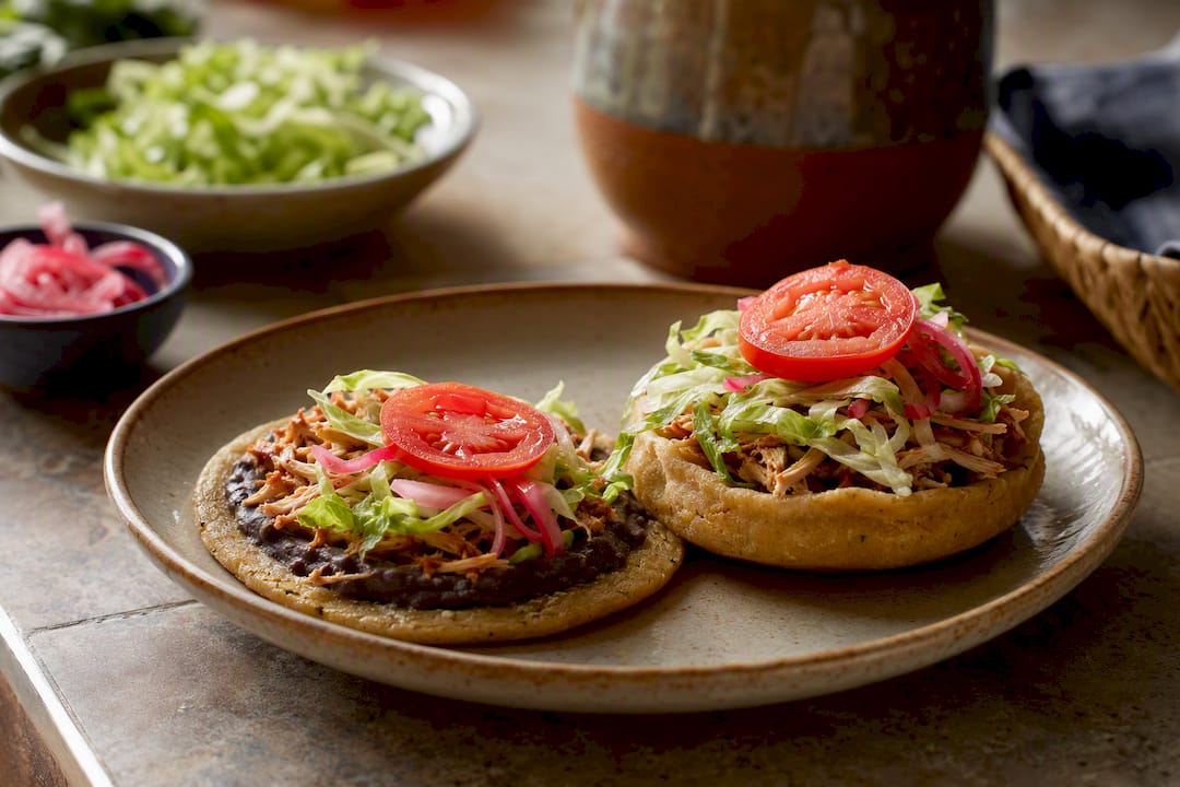 Comparación entre panuchos y salbutes yucatecos
