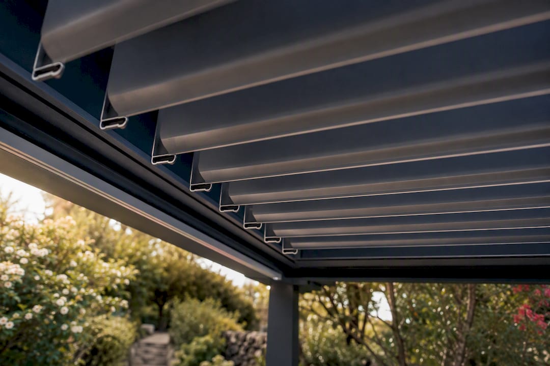 Double-skin louvre blades on pergola roof