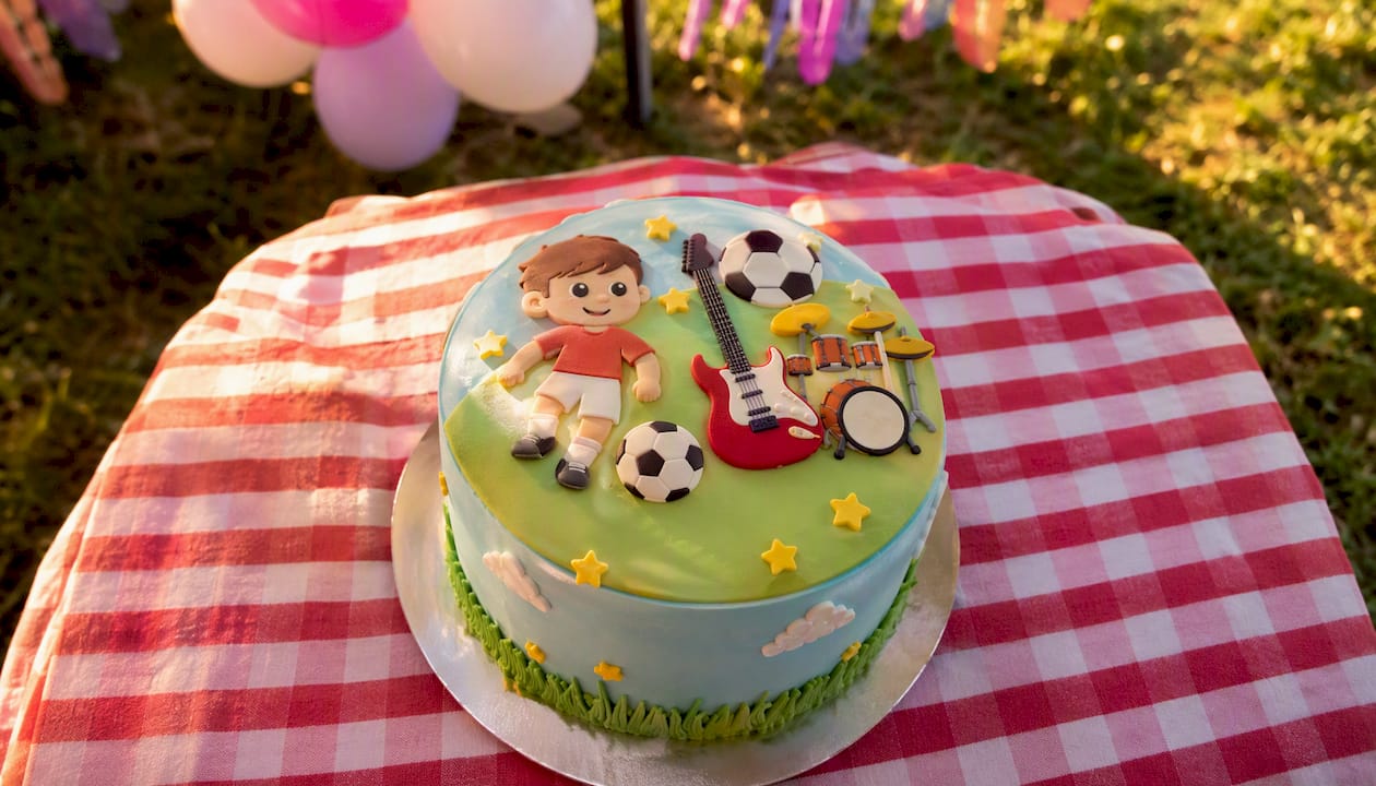 Decoración de tartas como pasatiempo: figuras divertidas y llenas de color al estilo caricatura