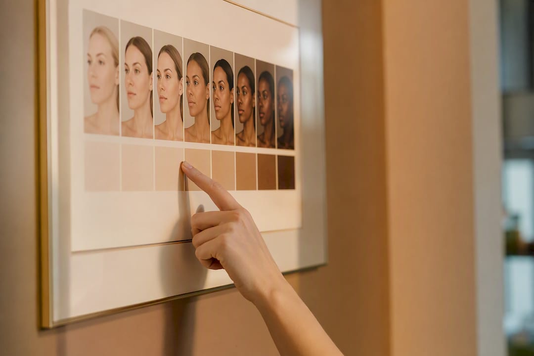 Gros plan sur un tableau du type de peau selon la classification Fitzpatrick