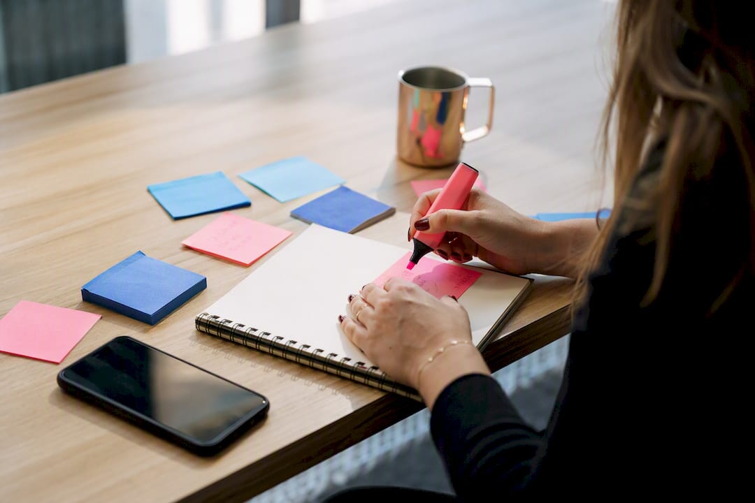 Métriques clés acquisition leads : le guide pour piloter en 2026 2 Espace de travail prêt pour l’analyse des contenus marketing