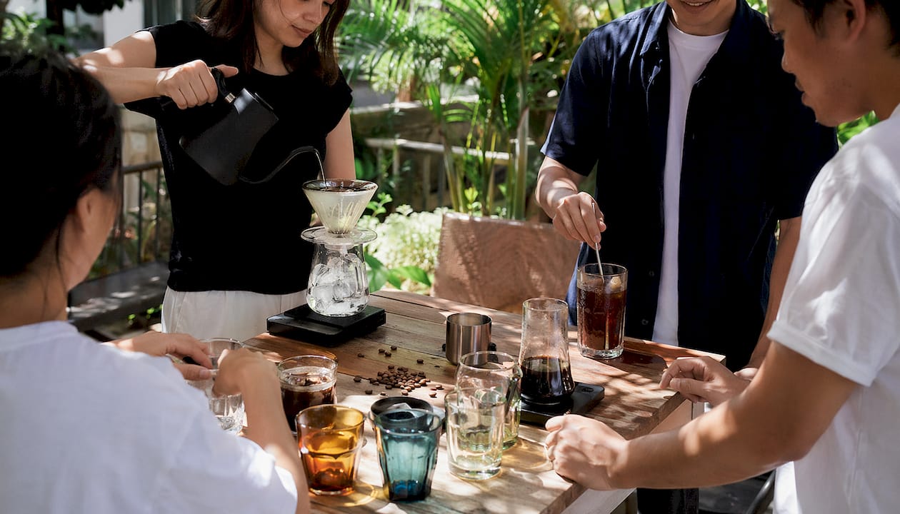 Hands preparing iced coffee brewing methods
