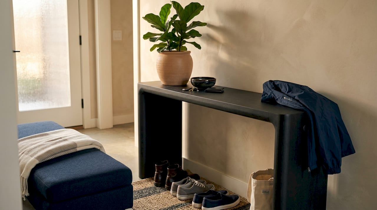 Console and bench in tidy Maryland entryway