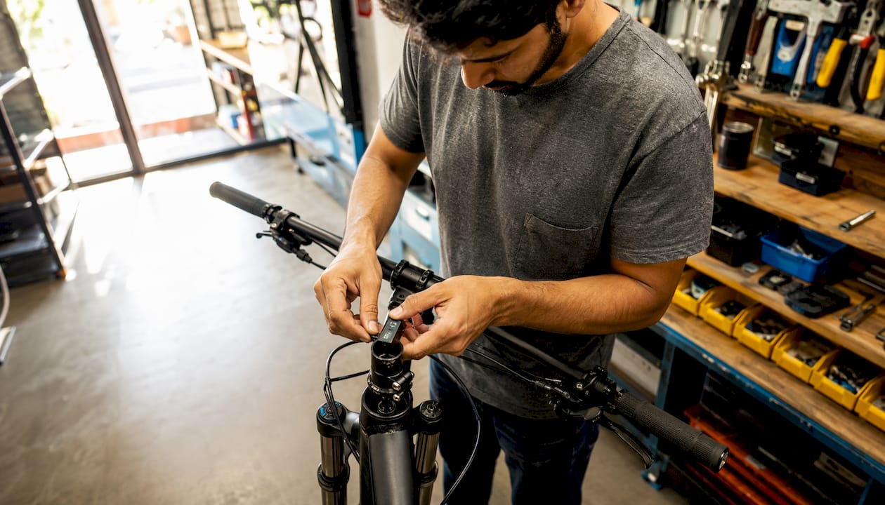 Installing GPS tracker in bike steerer tube