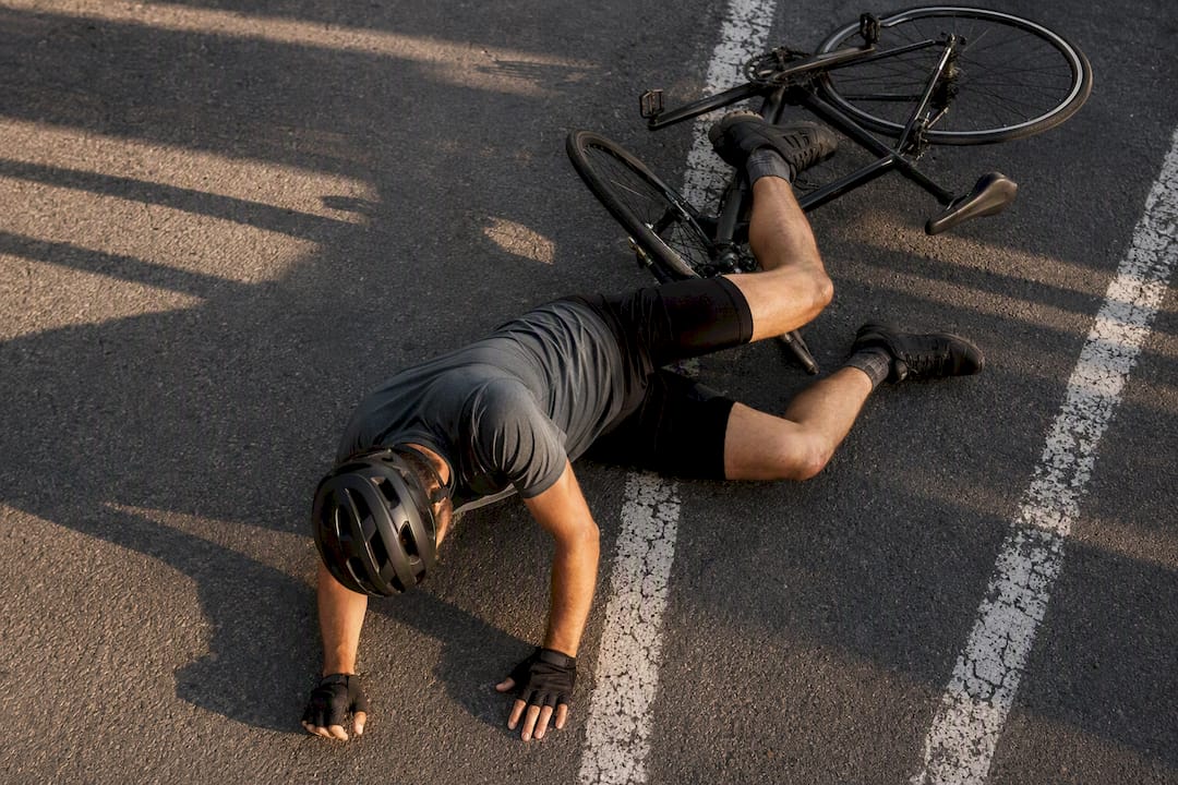 Cyclist falling on angled crash scene