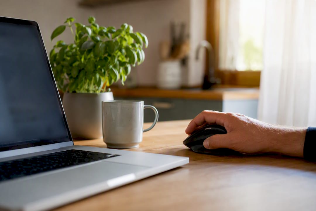 Riordinare manualmente le cartelle digitali sul desktop