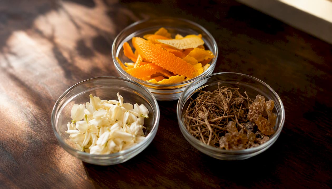 Perfume pyramid layers natural ingredients