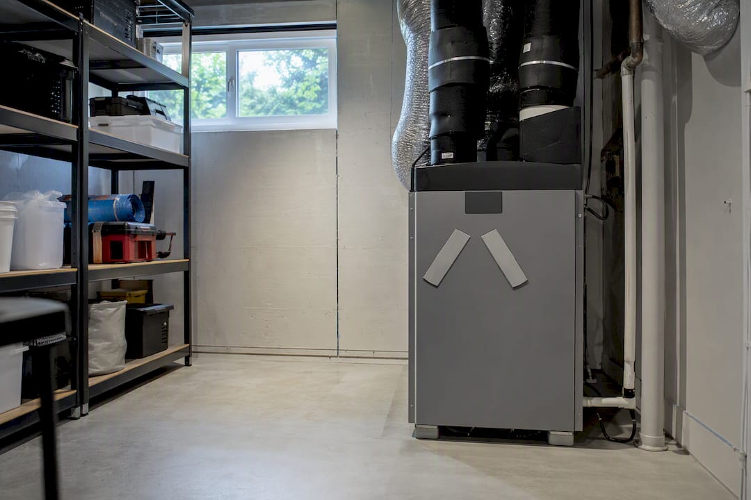 Ventilācijas iekārta ar piekļuves vietu apkopei