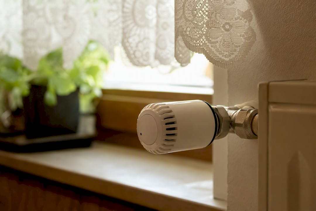 Termostata radiatora vārsta galviņas tuvplāns