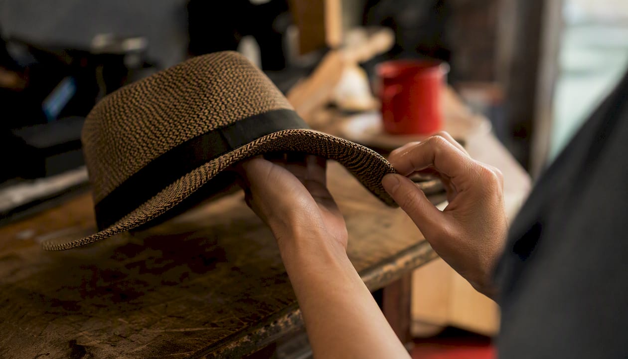 Hand bending flexible hat brim