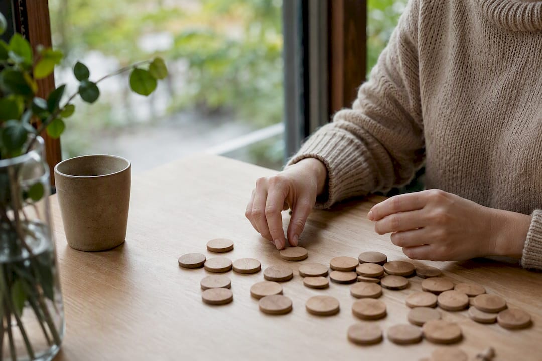 Hands sorting subscriber engagement tokens
