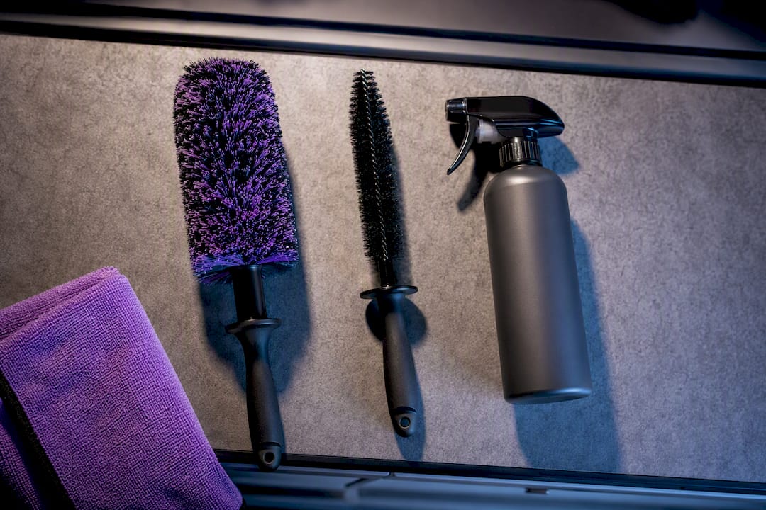 Dedicated brushes and iron remover for wheels