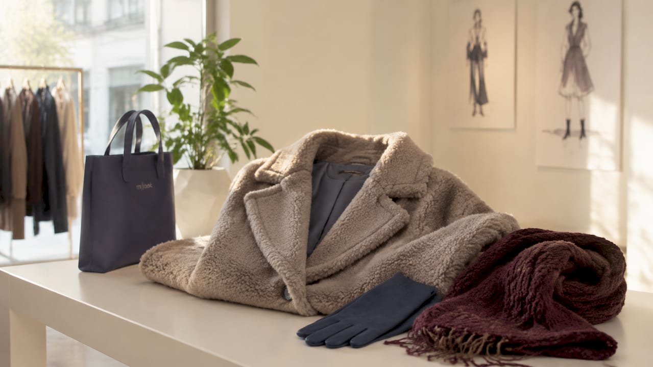 Stilvoll durch den Winter: Damen-Outfits mit edlem Kaschmirmantel und passenden Accessoires