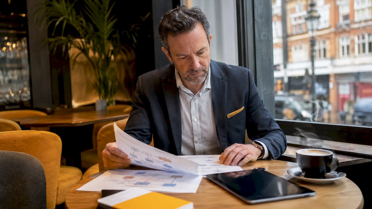 Affärsrådgivare som analyserar och förbättrar digitala arbetsflöden