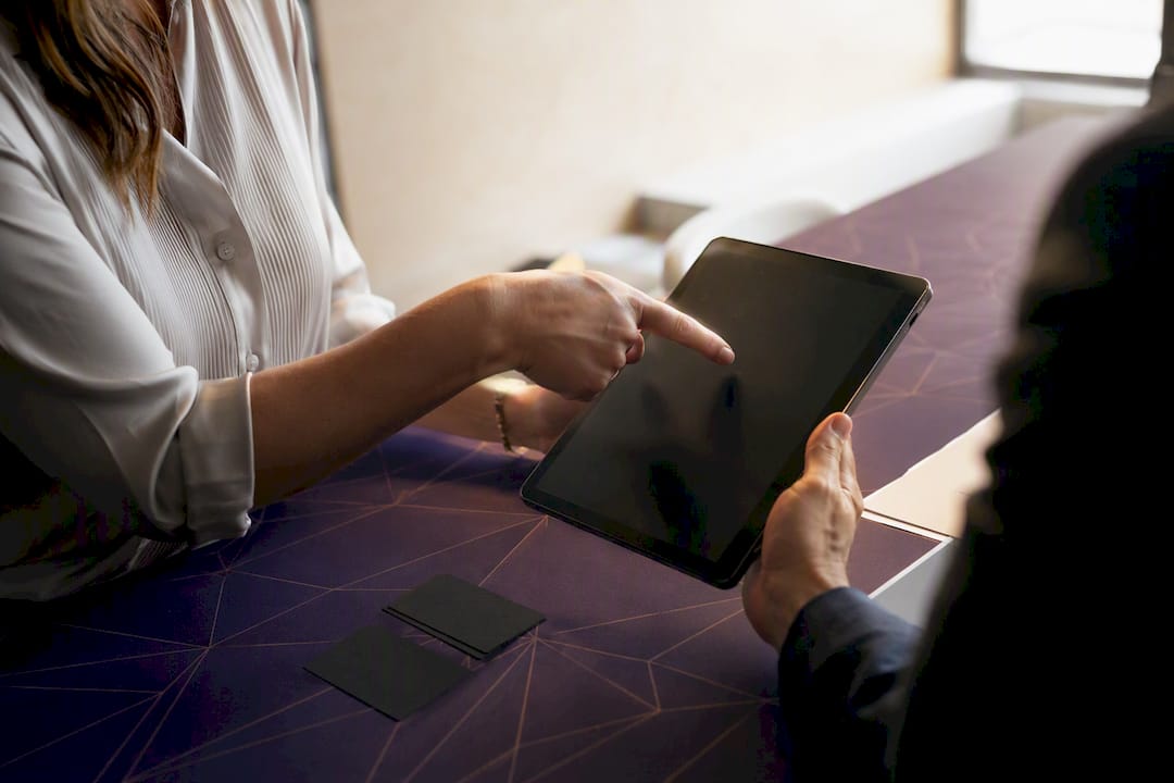 Hands pointing at payout ID on device