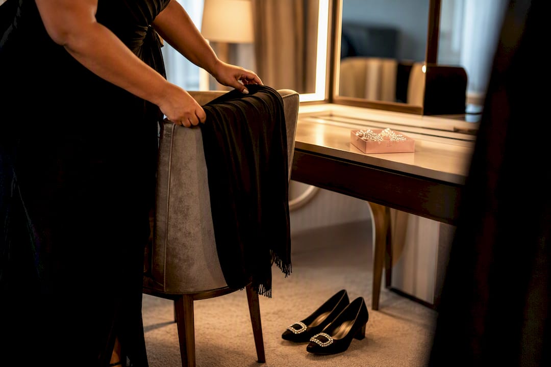 Structured wrap and shoes for gala styling